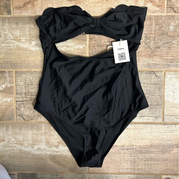 SCALLOPED CUT OUT ONE PIECE SWIMSUIT NO STRAPS - Picture 2 of 4